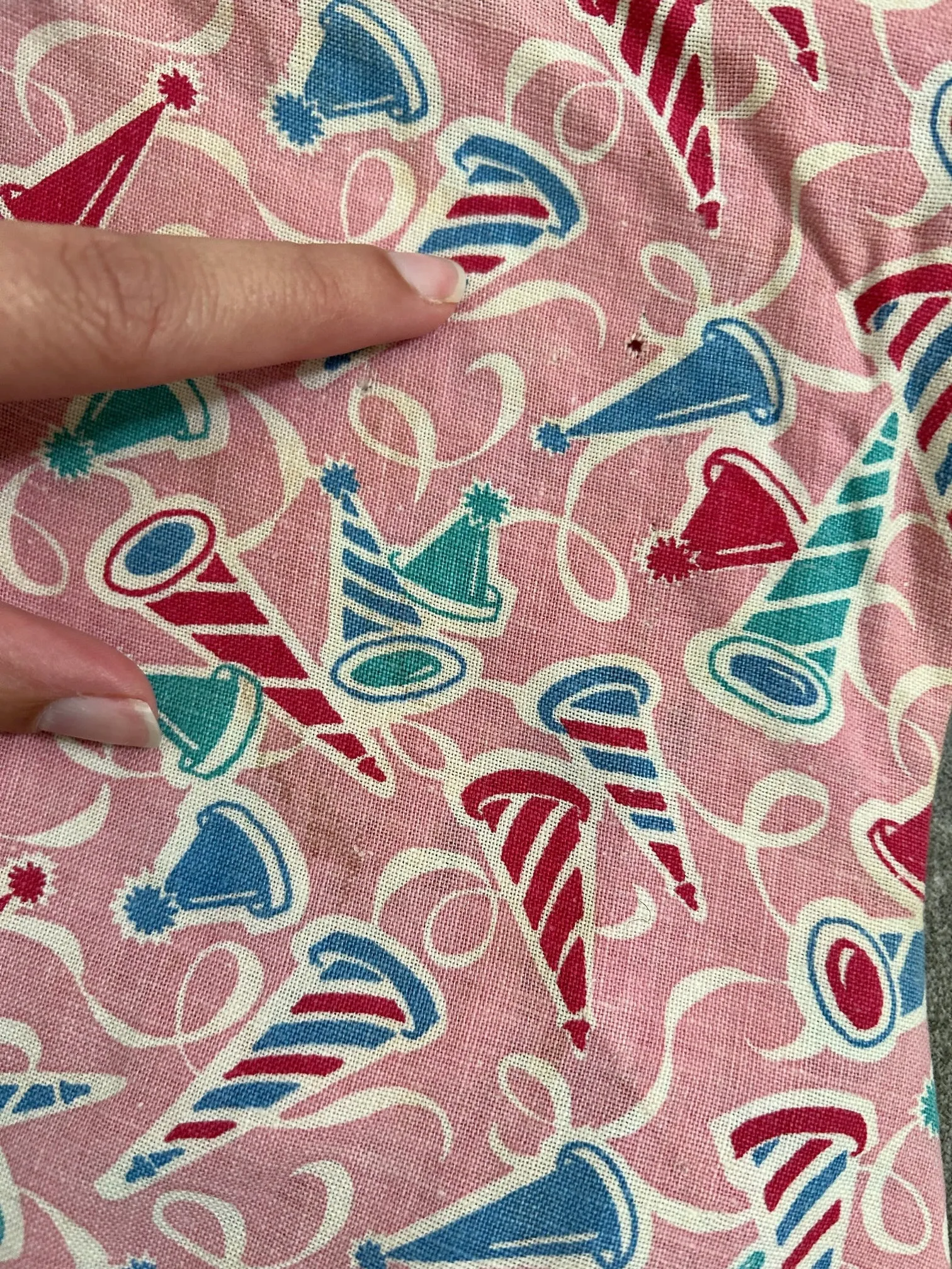 1930s crop top . novelty print top . size medium to large