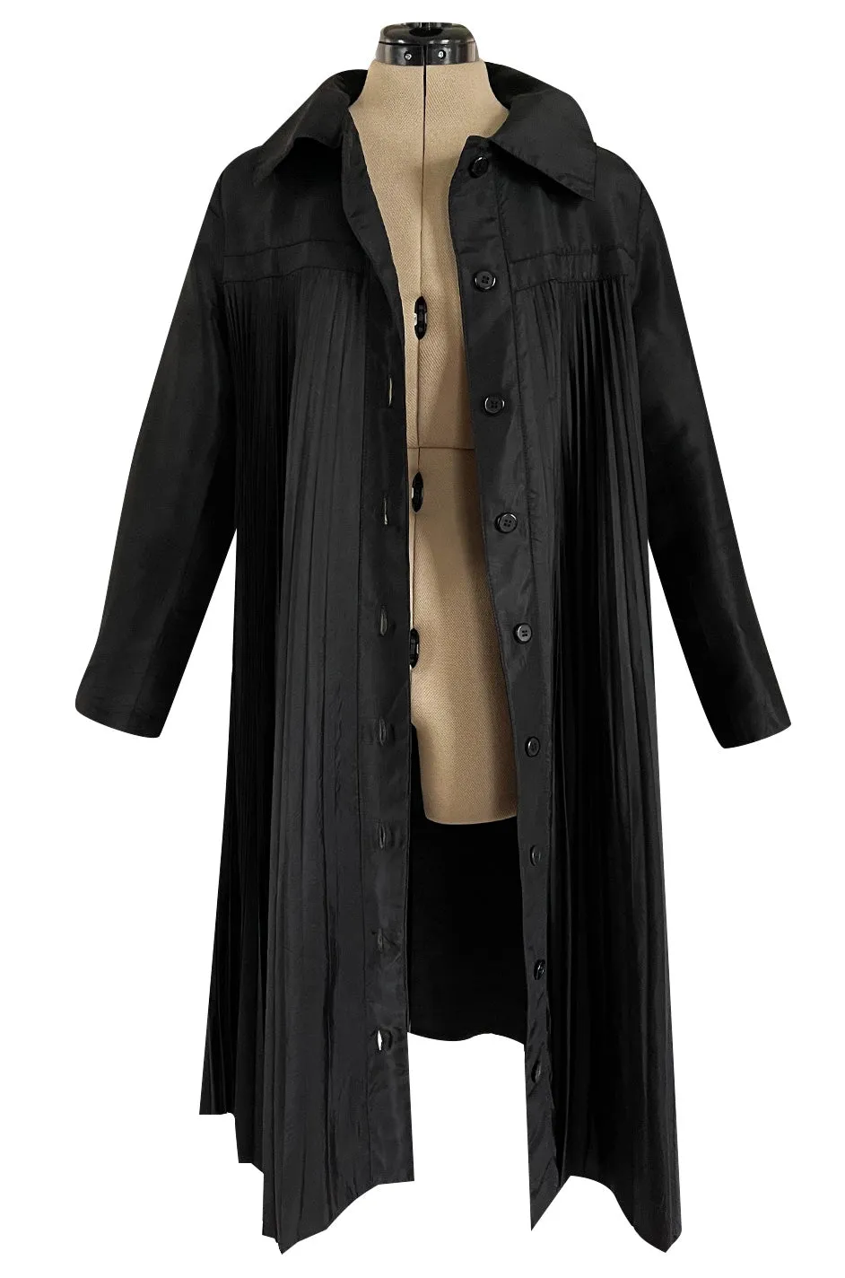 1980s Oscar de la Renta Open Knife Pleated Swing Coated Taffeta Black Jacket Coat