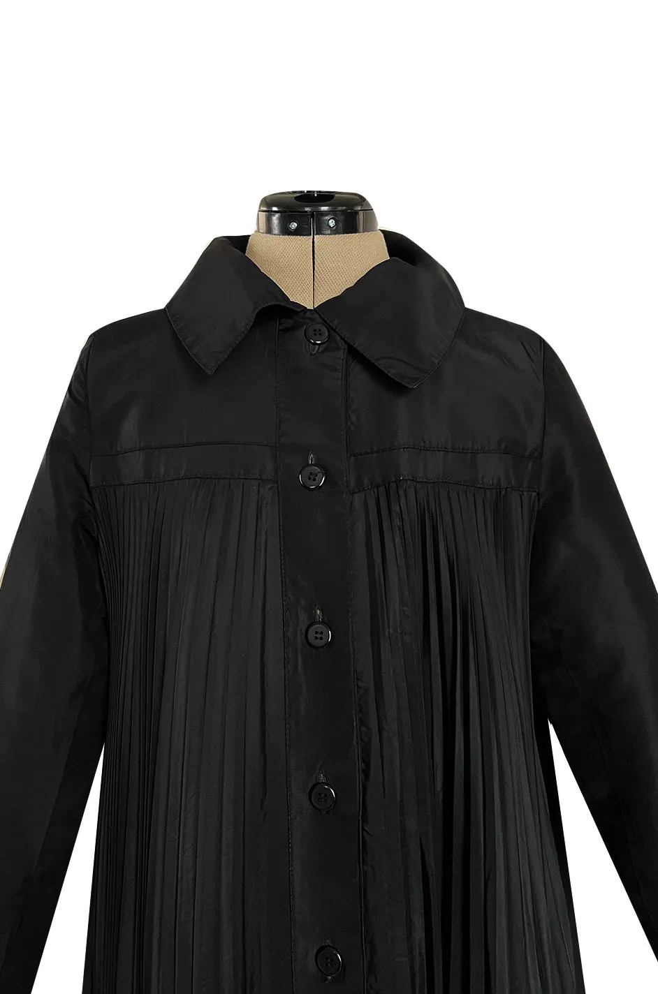 1980s Oscar de la Renta Open Knife Pleated Swing Coated Taffeta Black Jacket Coat