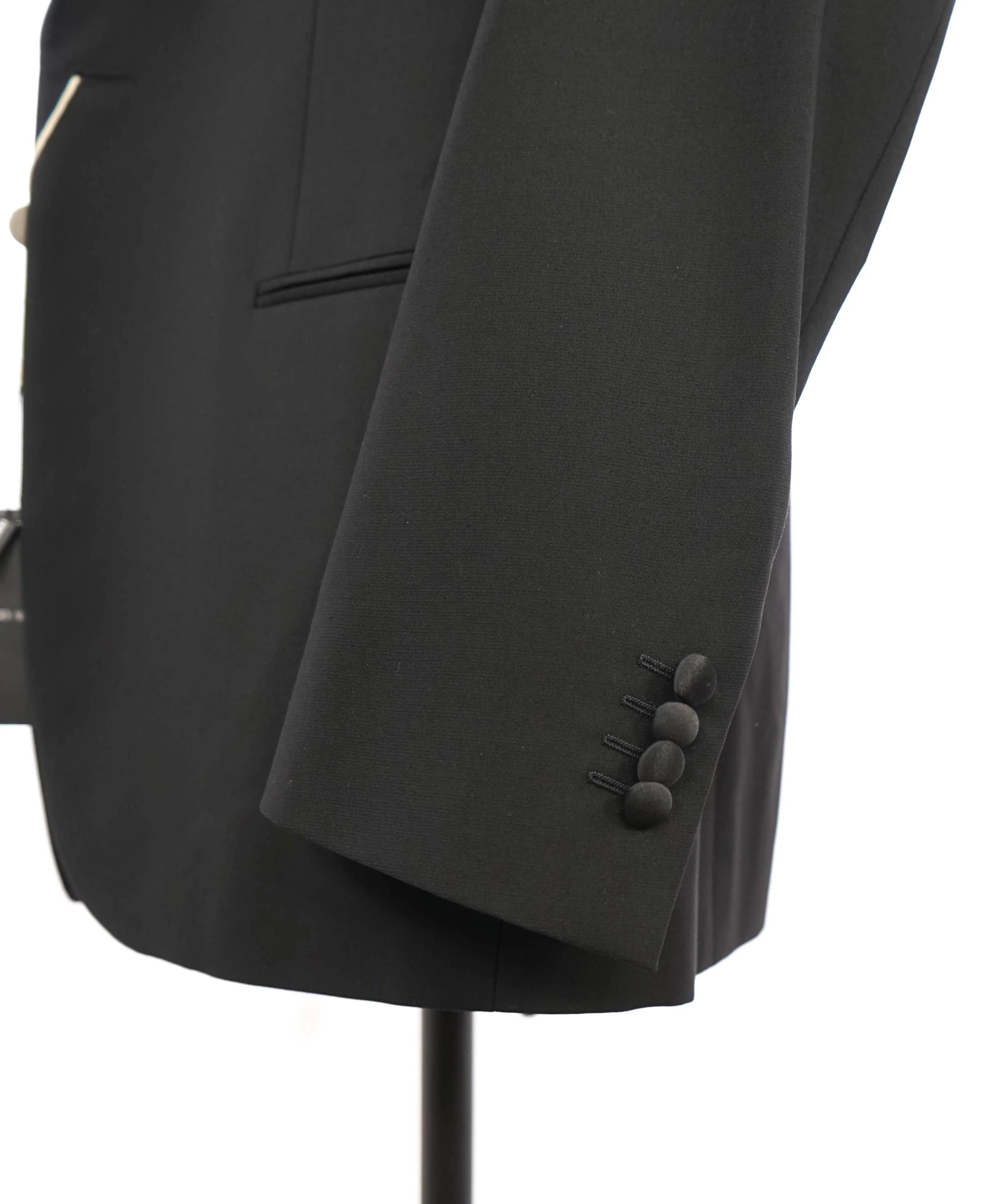 $5,494 GIORGIO ARMANI - "SOHO" Black SILK LINED Peak Lapel Tuxedo - 44R