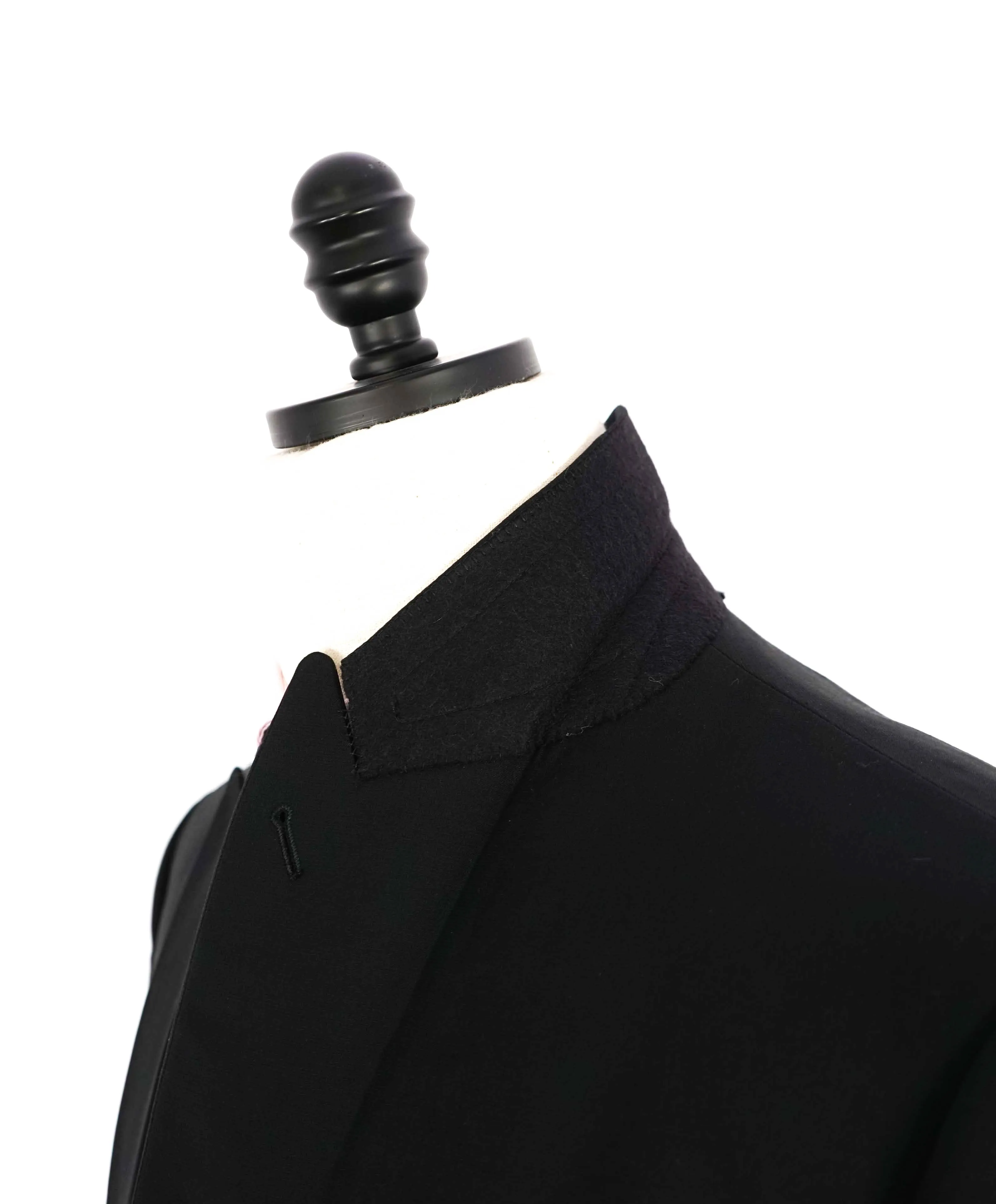 $5,494 GIORGIO ARMANI - "SOHO" Black SILK LINED Peak Lapel Tuxedo - 46R