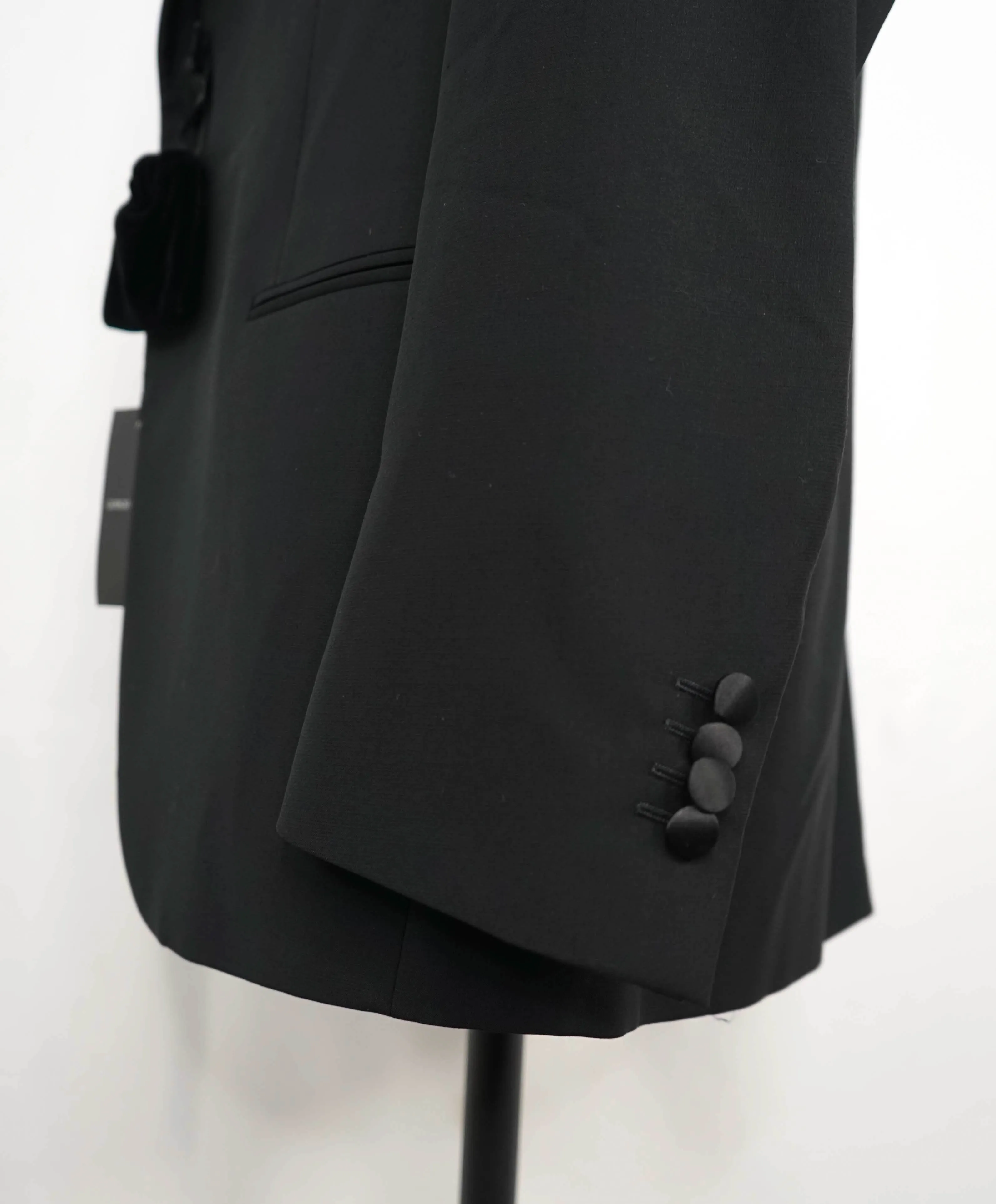 $5,494 GIORGIO ARMANI - "SOHO" Black SILK LINED Peak Lapel Tuxedo - 46R