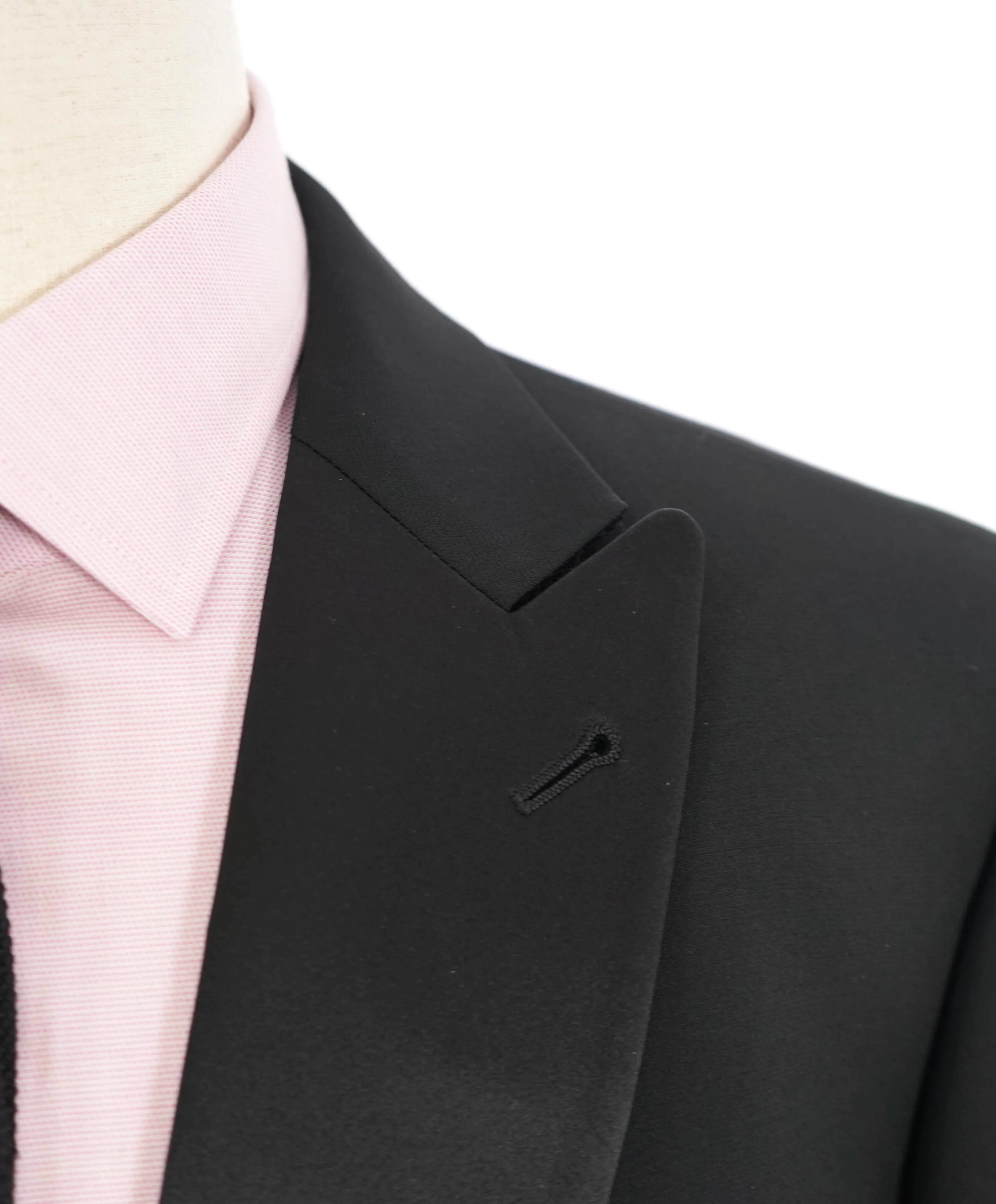 $5,494 GIORGIO ARMANI - "SOHO" Black SILK LINED Peak Lapel Tuxedo - 46R