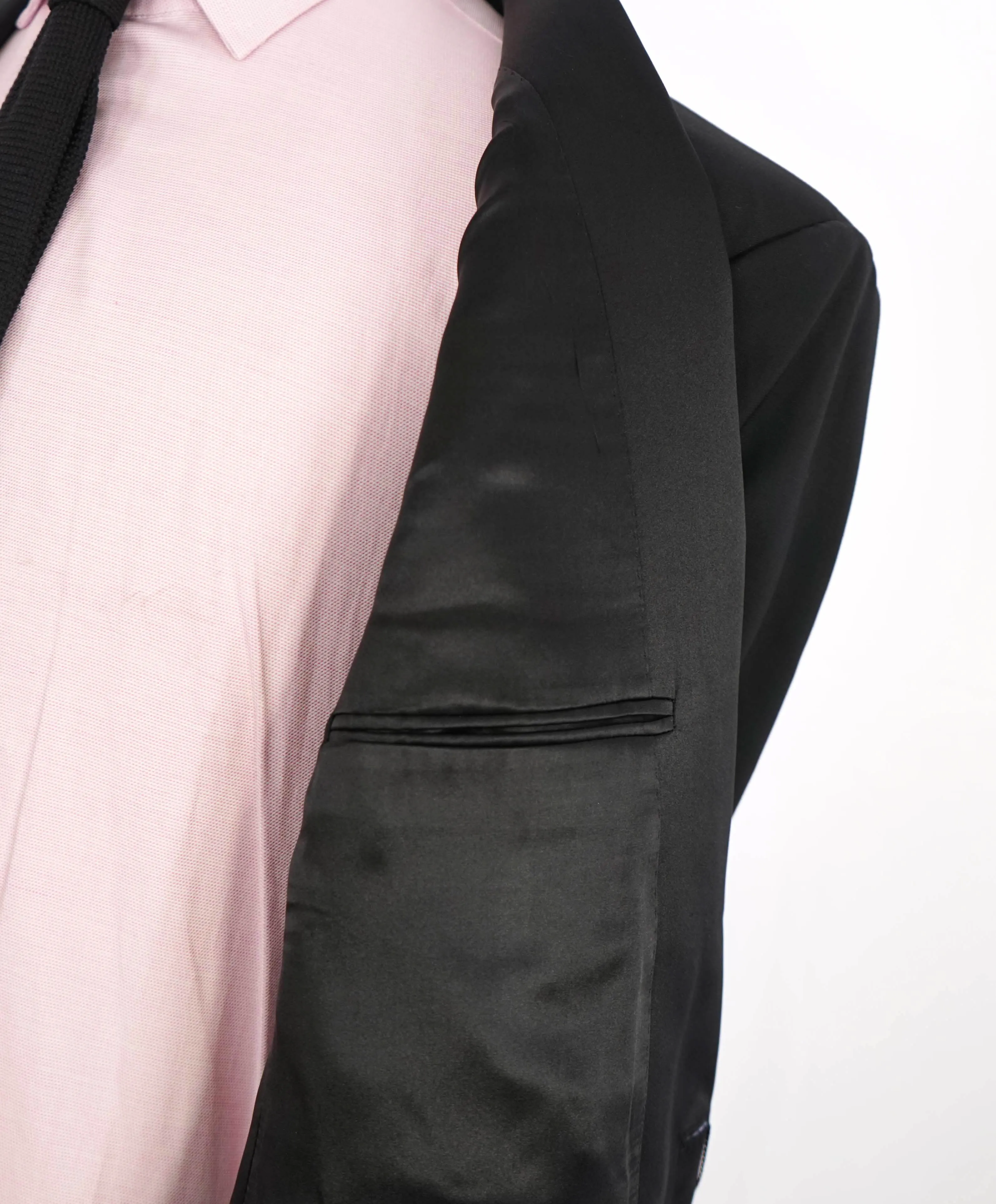 $5,494 GIORGIO ARMANI - "SOHO" Black SILK LINED Peak Lapel Tuxedo - 46R