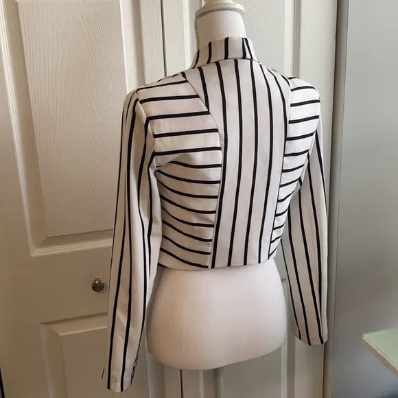 AKIRA Break the Silence Striped Blazer White &amp; Black, Small