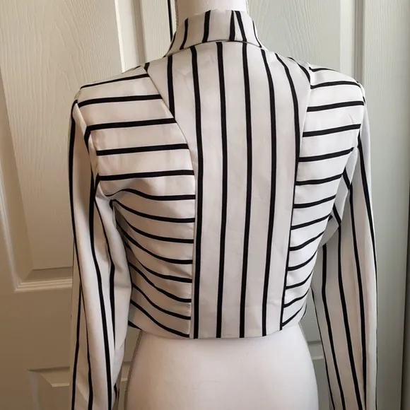 AKIRA Break the Silence Striped Blazer White &amp; Black, Small