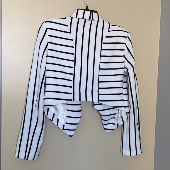 AKIRA Break the Silence Striped Blazer White &amp; Black, Small