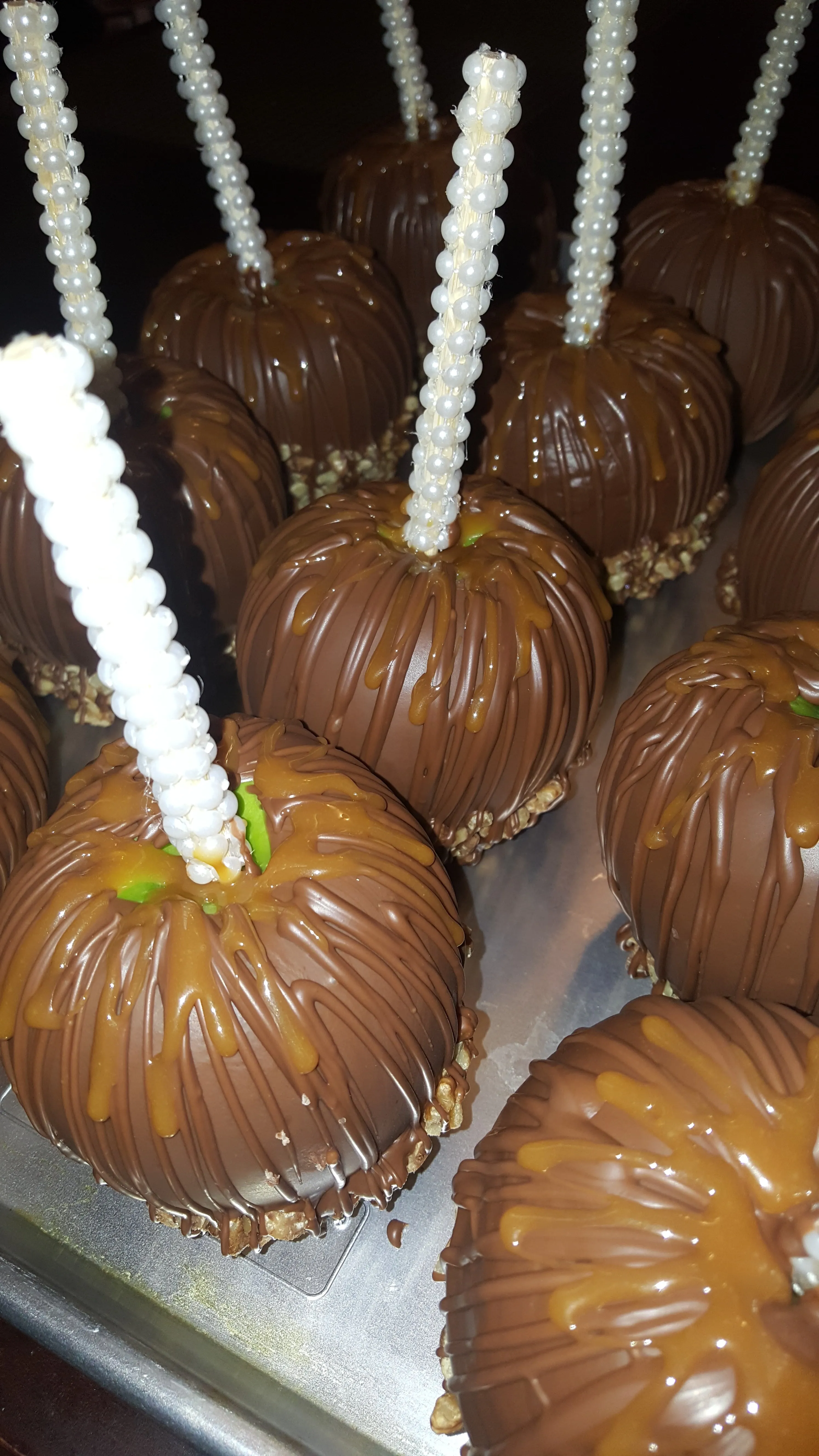 Apples – Chocolate Covered/Dipped (Caramel & Walnuts )