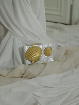 Artisanal Coquillage Clutch - Pearl Moon