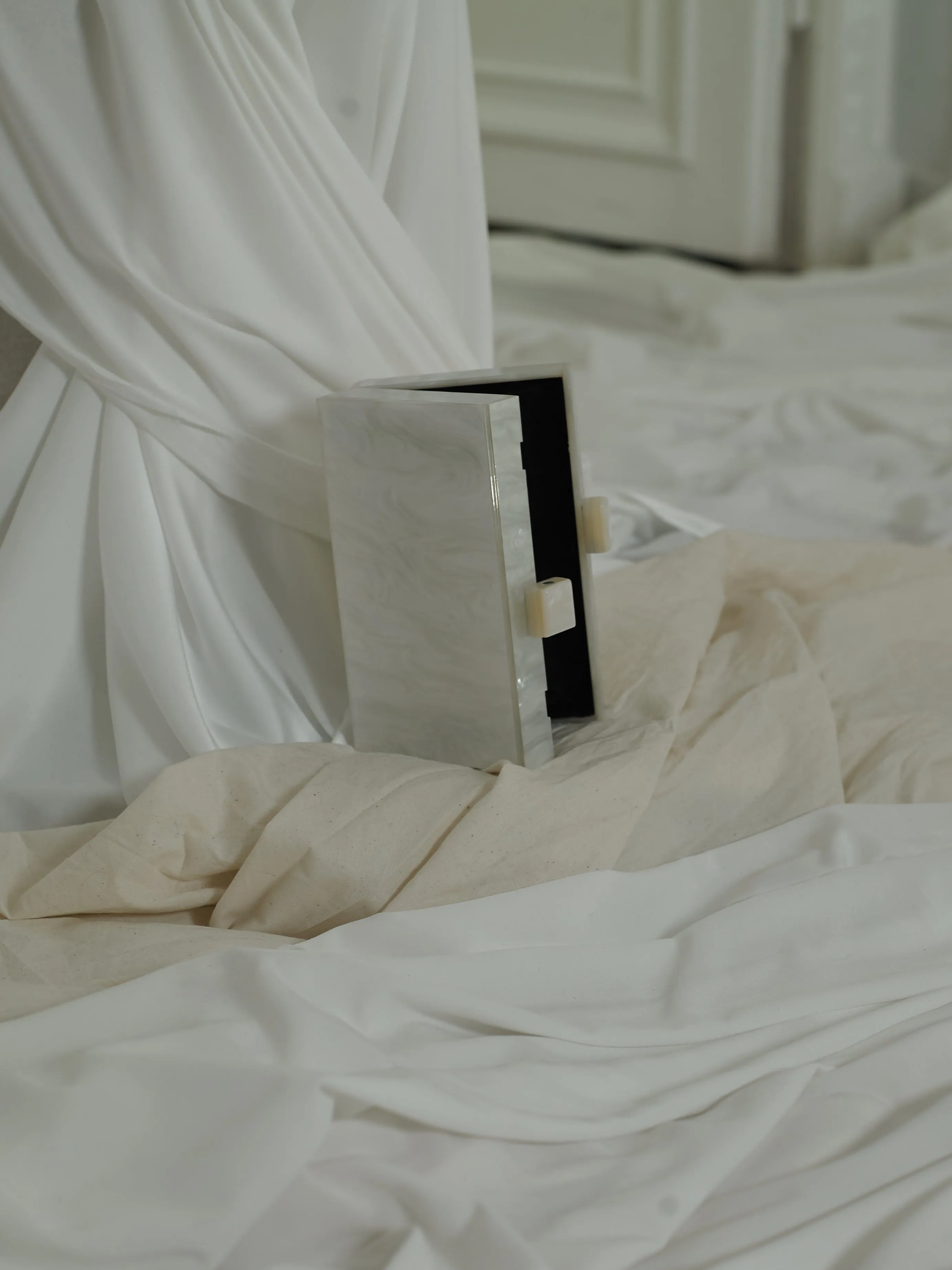 Artisanal Coquillage Clutch - Pearl Moon