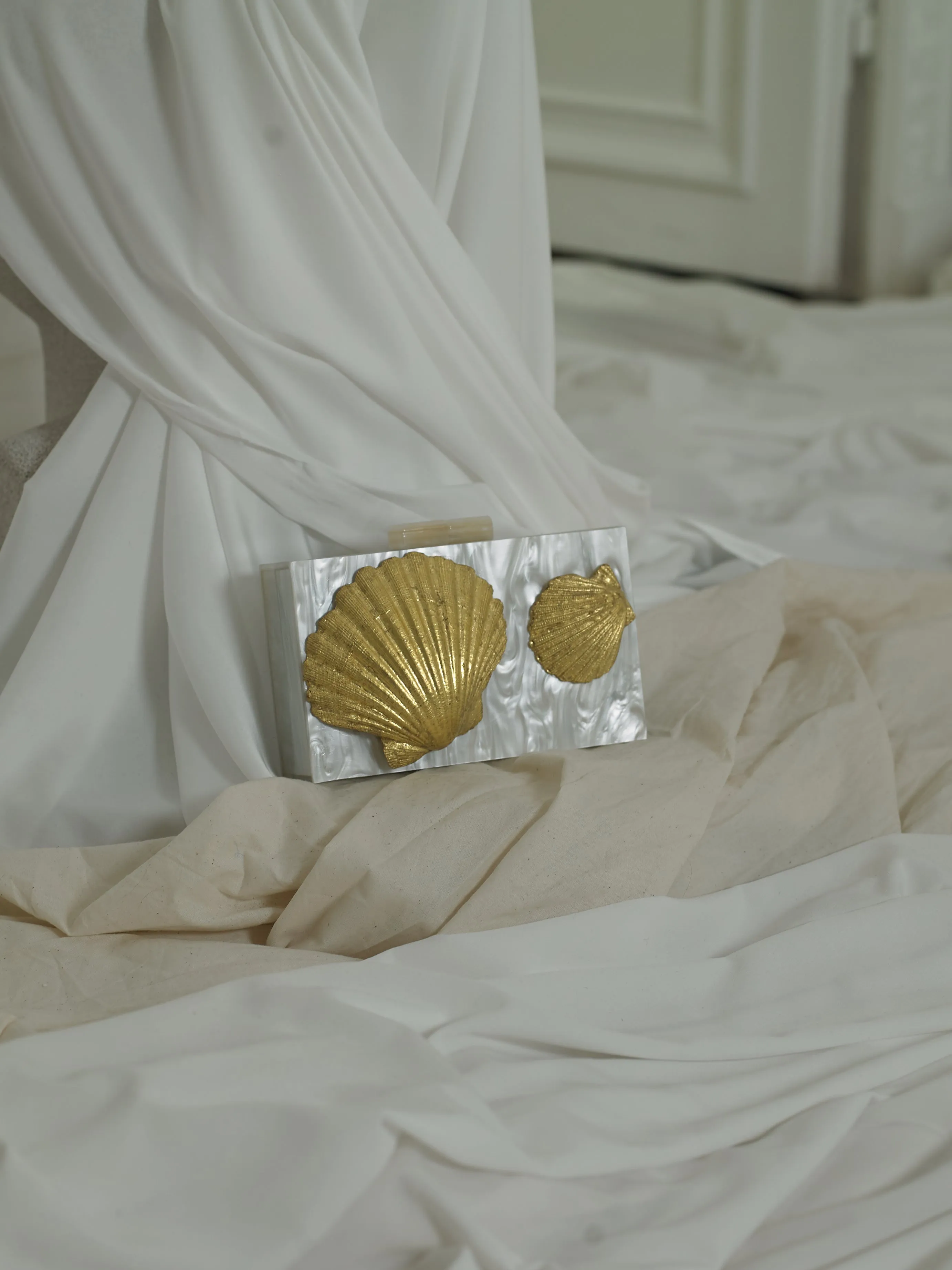 Artisanal Coquillage Clutch - Pearl Moon