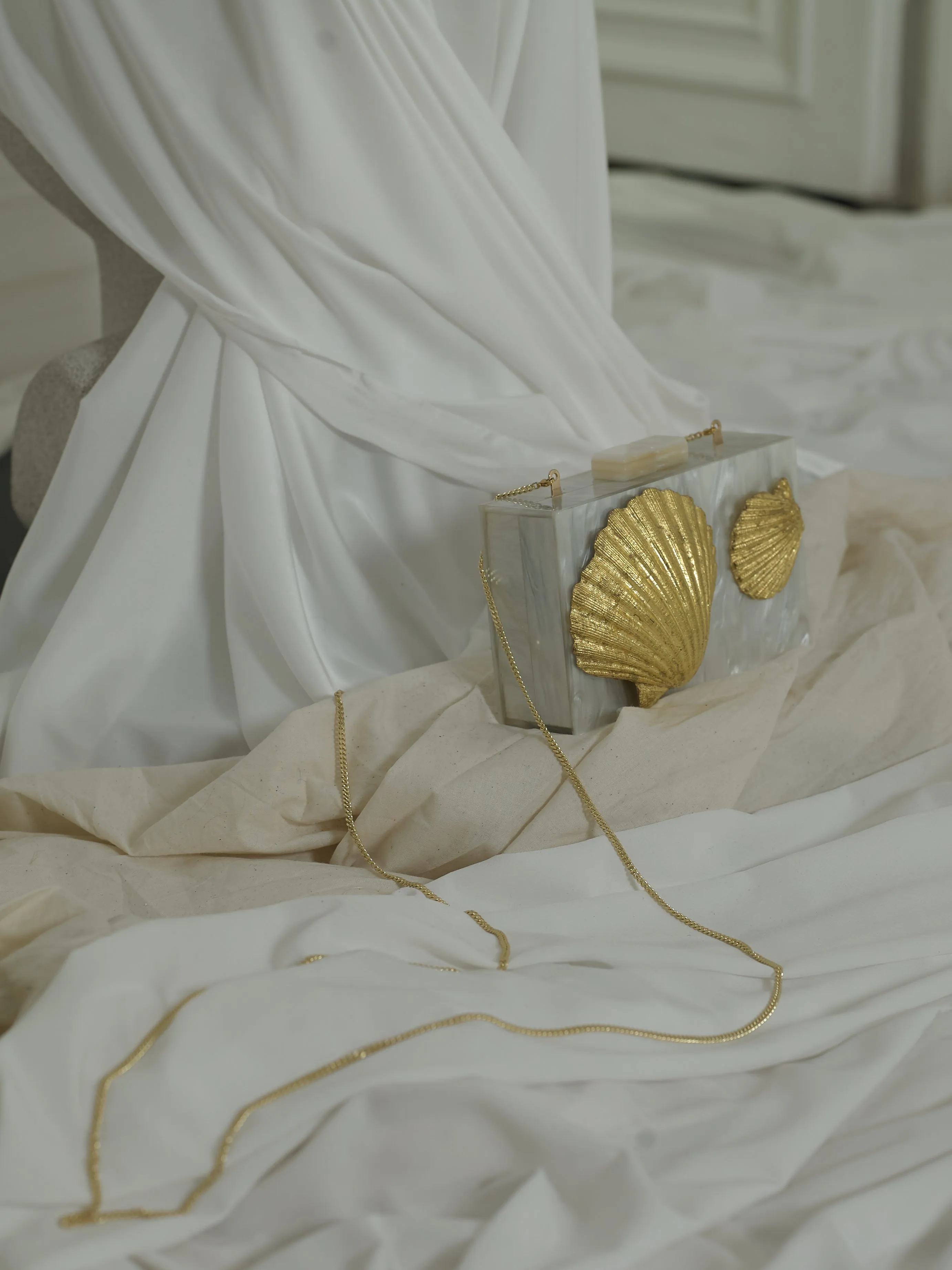Artisanal Coquillage Clutch - Pearl Moon
