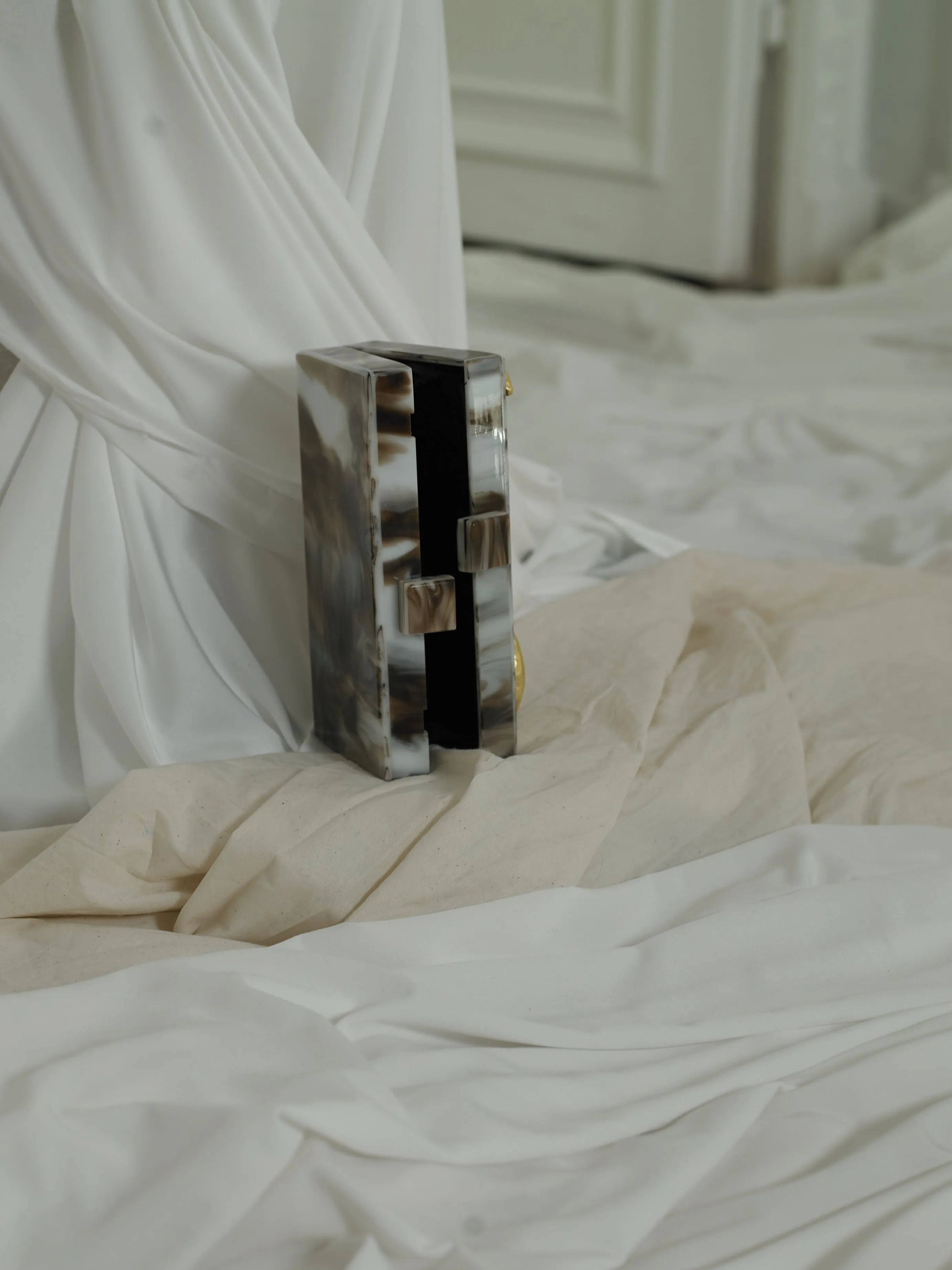 Artisanal Escala Chain clutch - Marble Mist