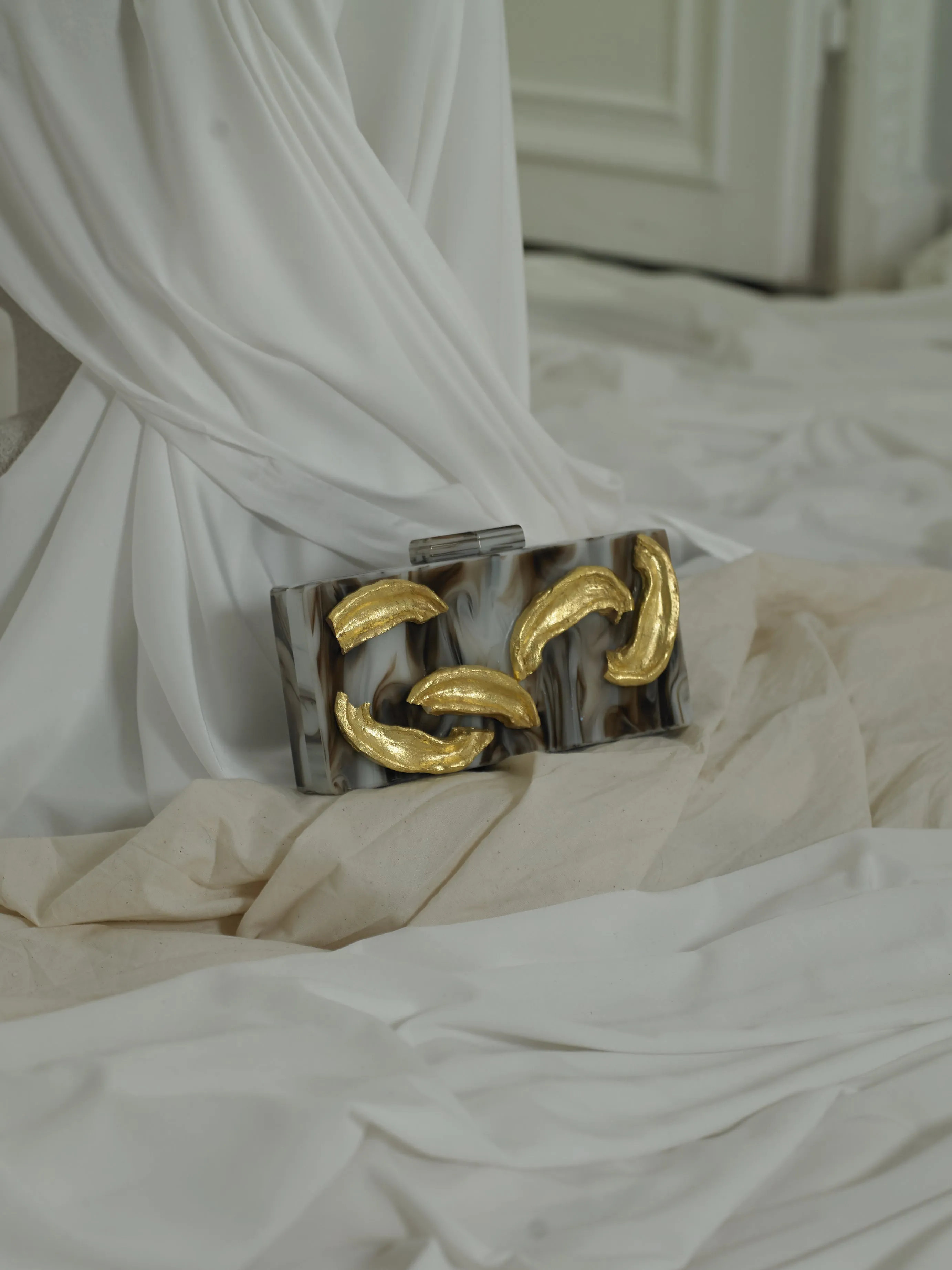 Artisanal Escala Chain clutch - Marble Mist