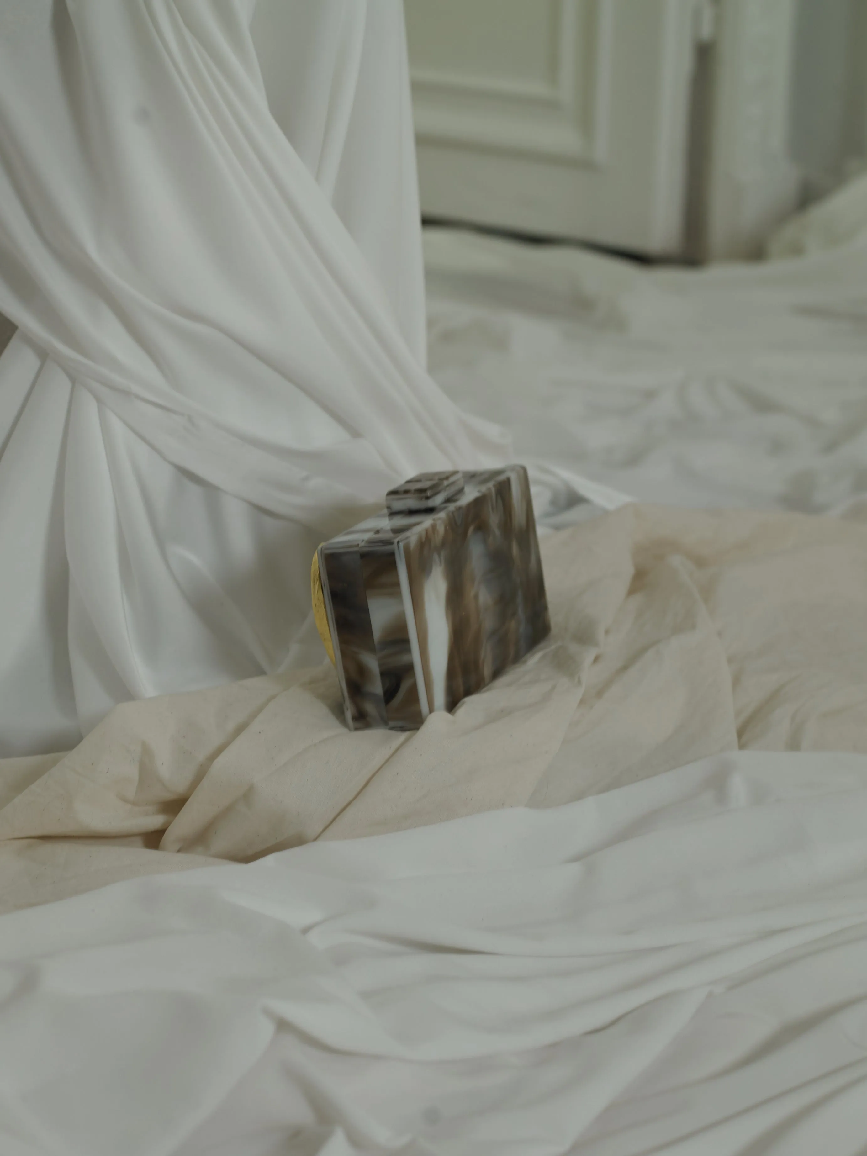 Artisanal Escala Chain clutch - Marble Mist