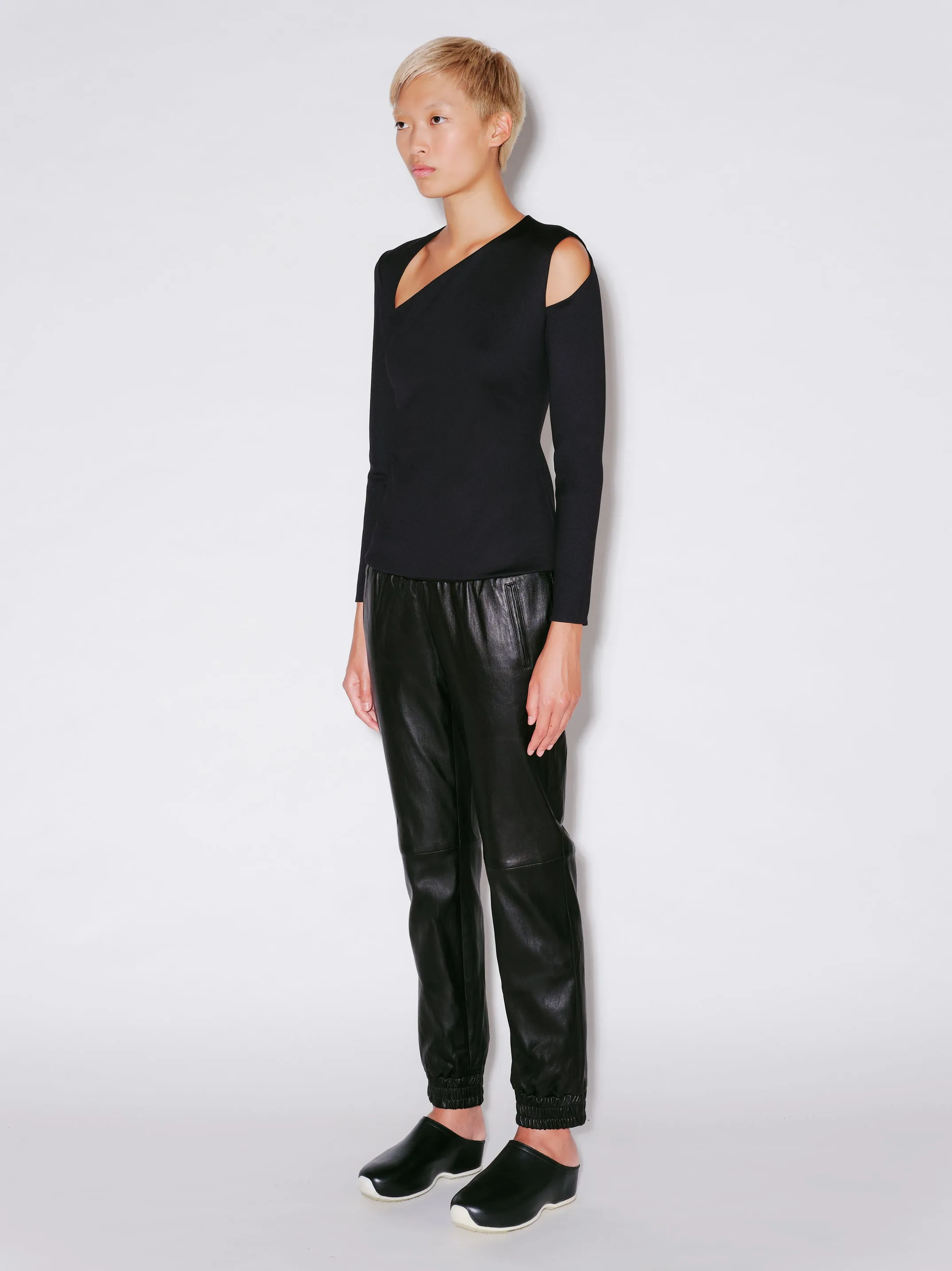 ASYMMETRIC CUTOUT TOP