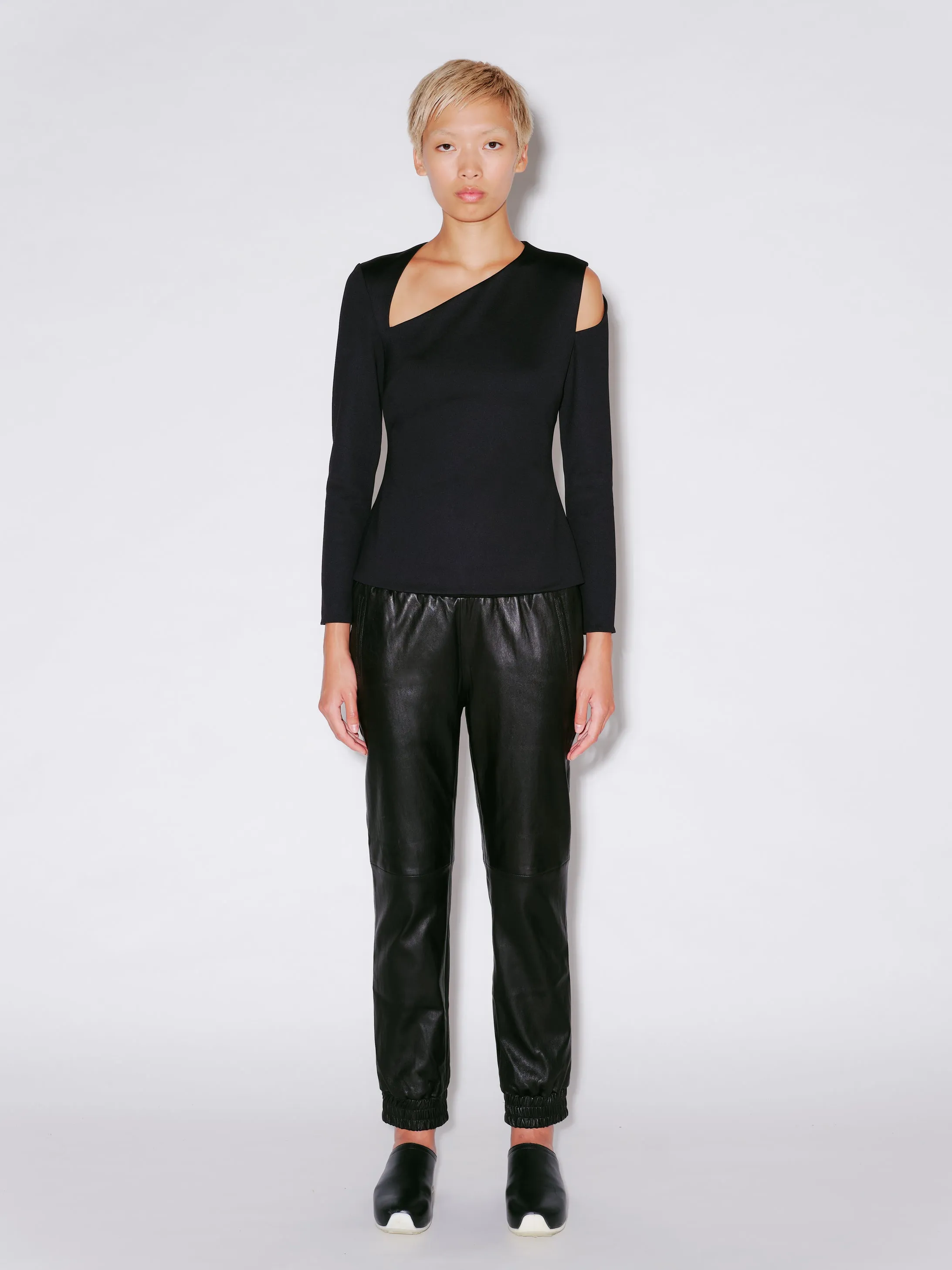 ASYMMETRIC CUTOUT TOP
