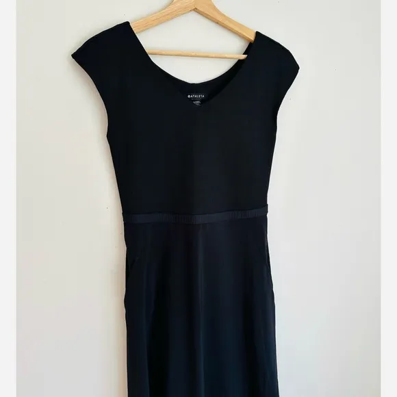 Athleta • Ryder Midi Dress in Black