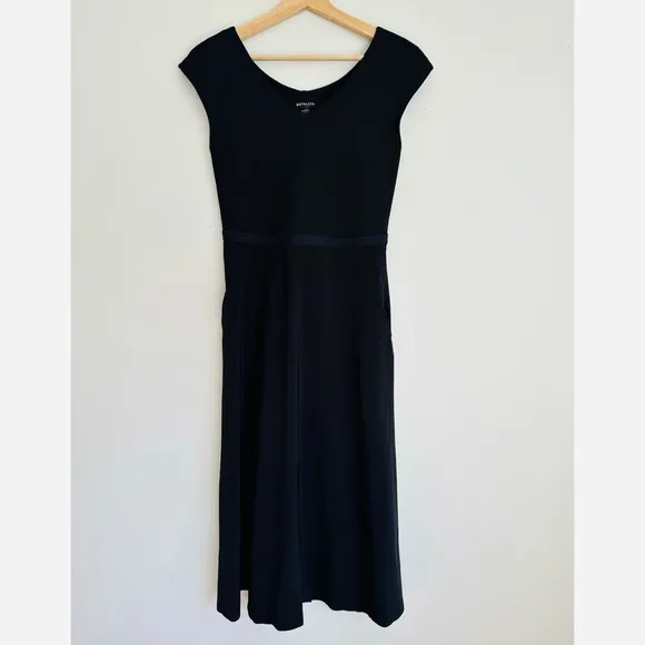 Athleta • Ryder Midi Dress in Black