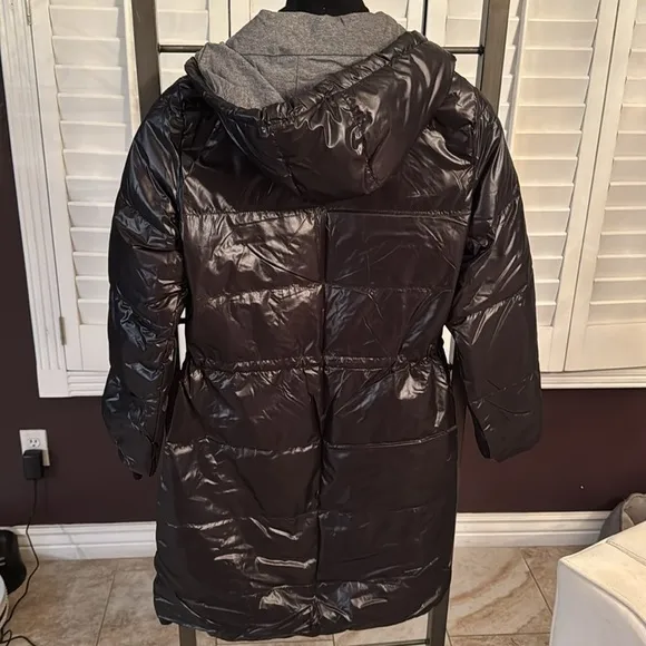 Banana Republic, long women’s black puffer coat size medium looks like new