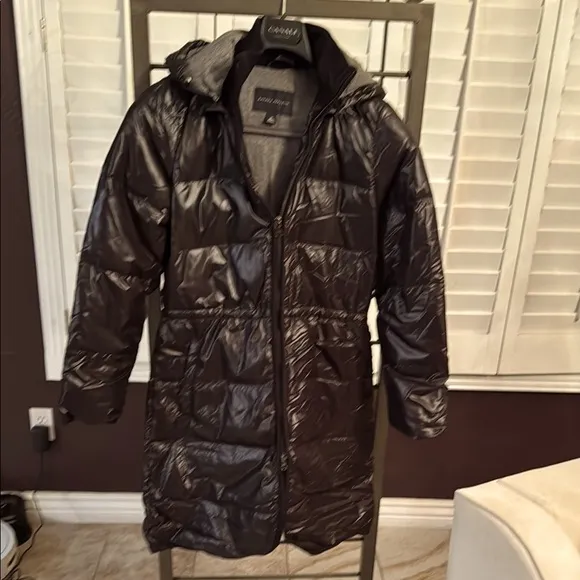 Banana Republic, long women’s black puffer coat size medium looks like new