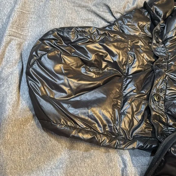 Banana Republic, long women’s black puffer coat size medium looks like new