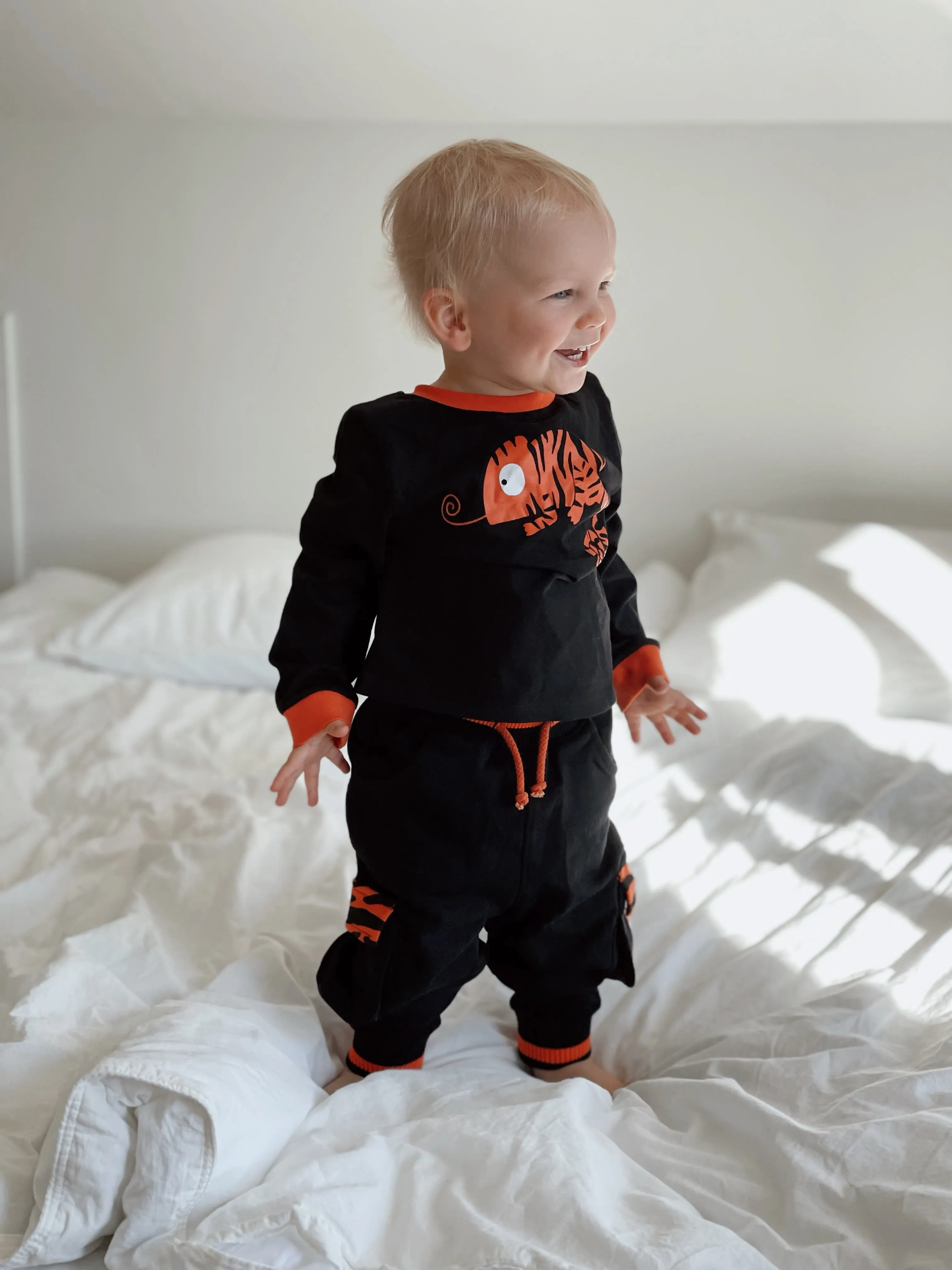 BLACK CHAMELEON CARGO JOGGER