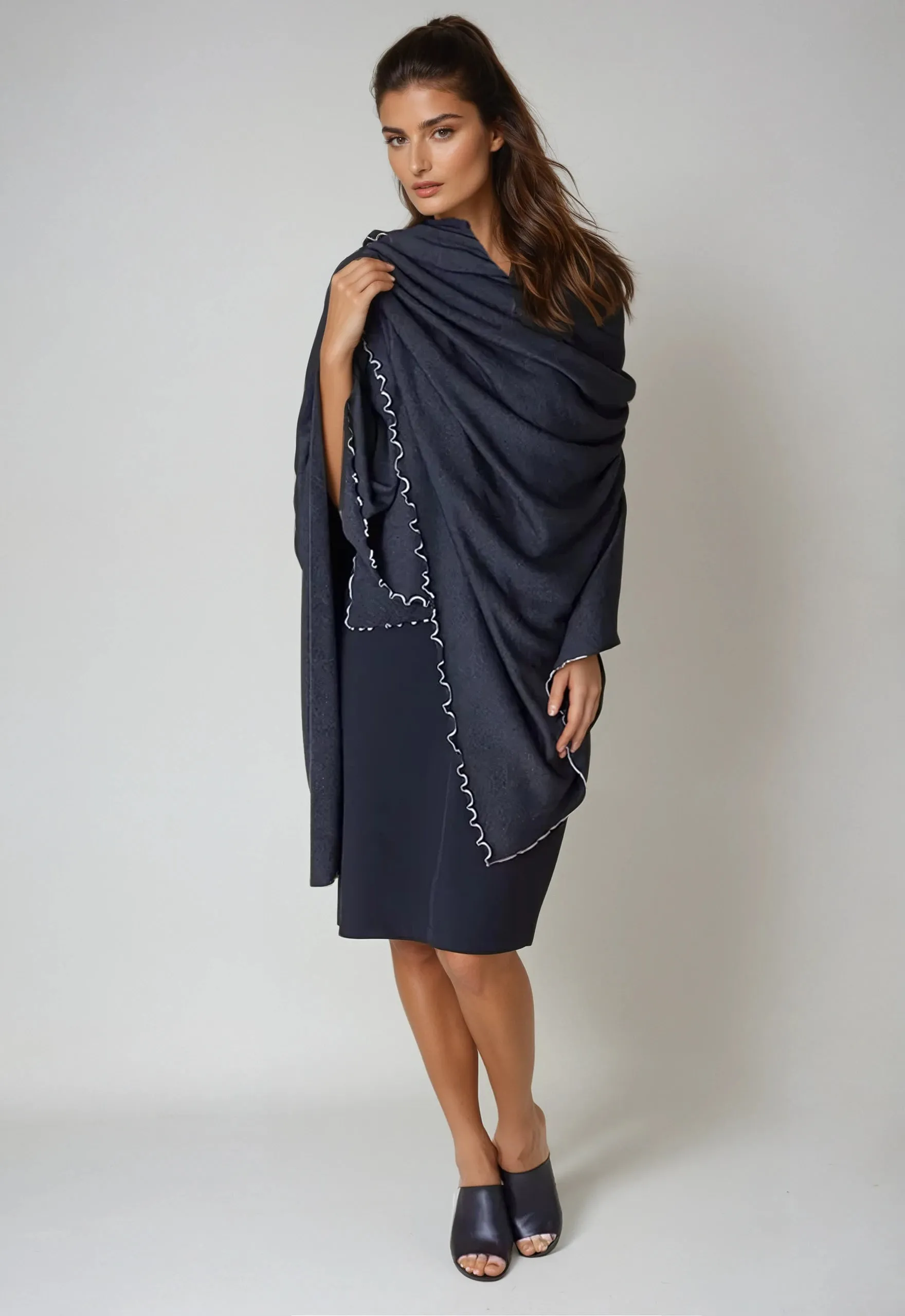 Buki Travel Wrap - Charcoal Grey