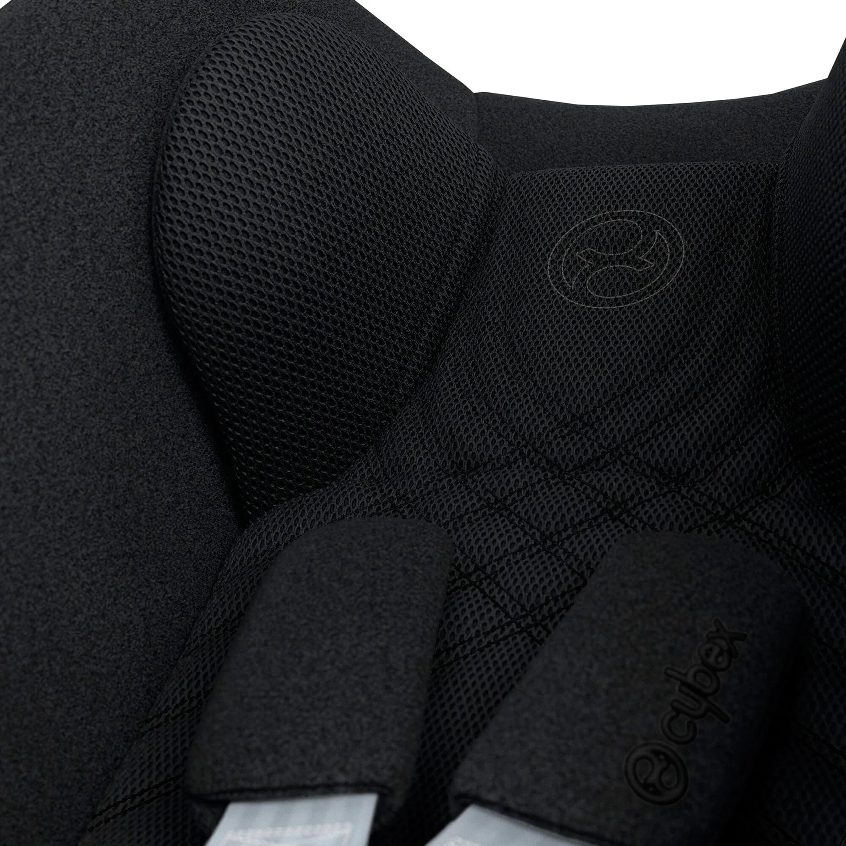 Cybex Cloud T PLUS i-Size Car Seat - Sepia Black