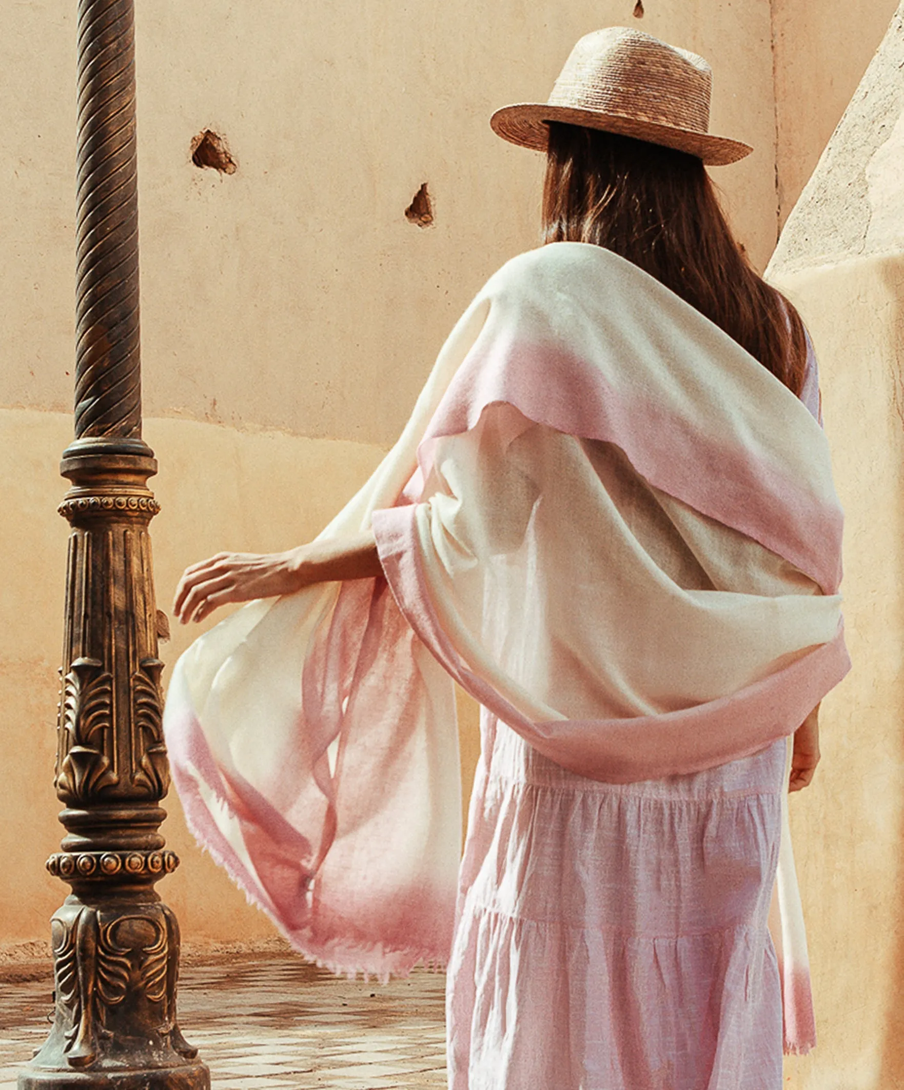 Dipped Cashmere Wrap – Ivory with Pink