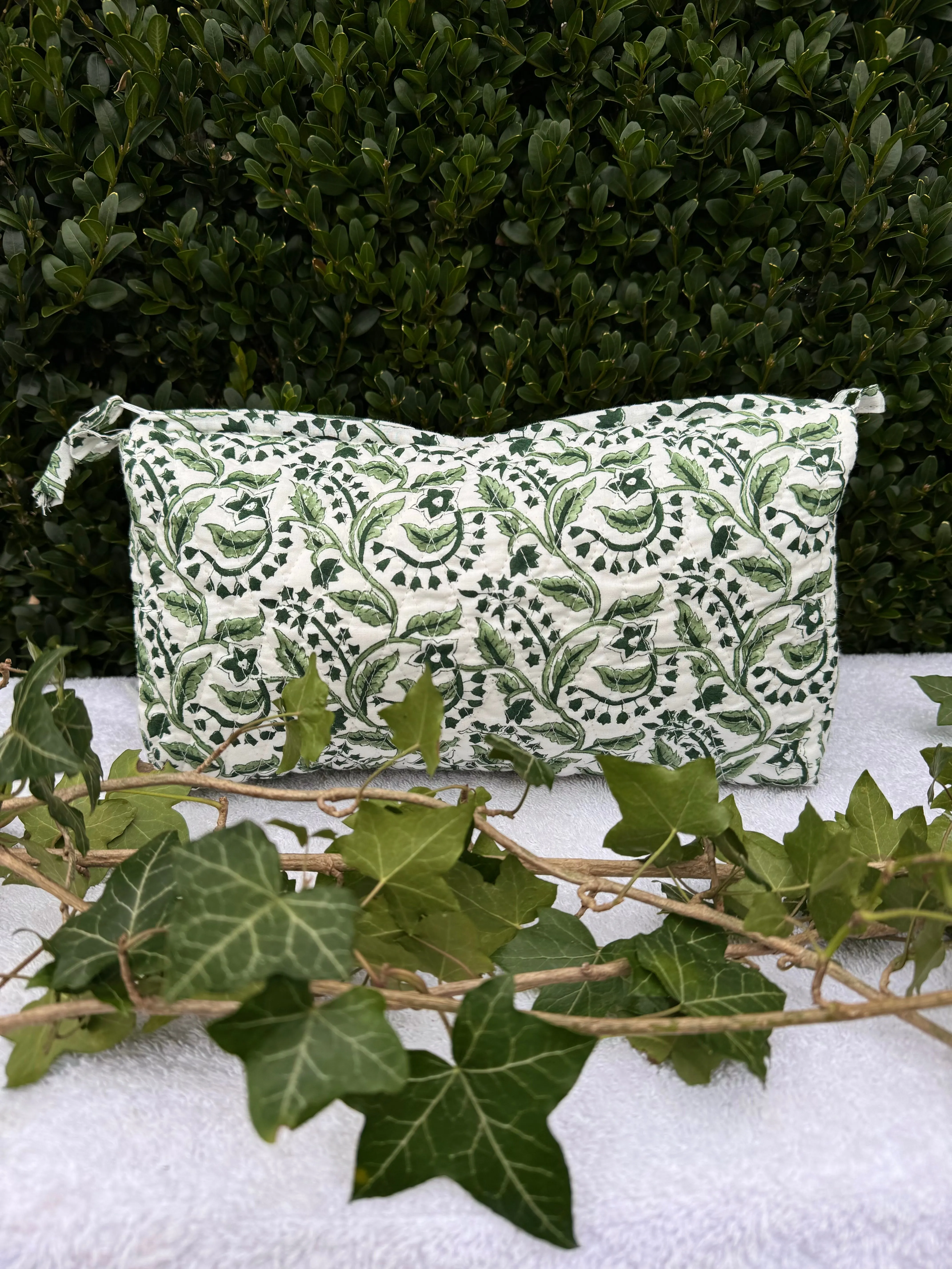 GREEN REVERSE FLORAL MAKEUP BAG