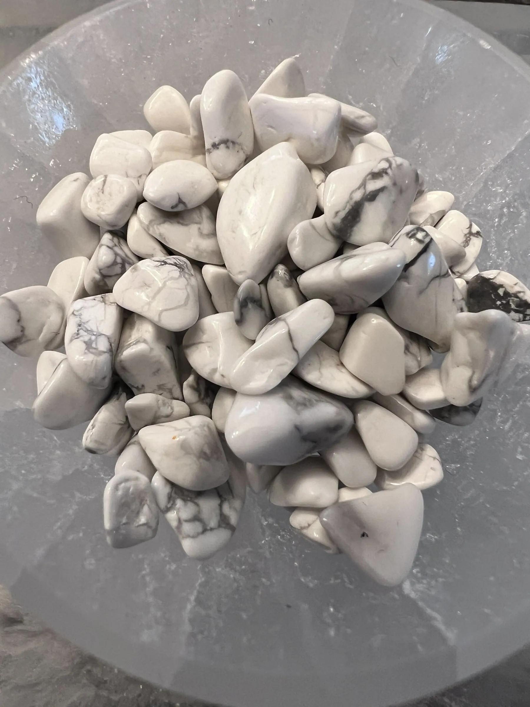 Howlite Gemstone Chips