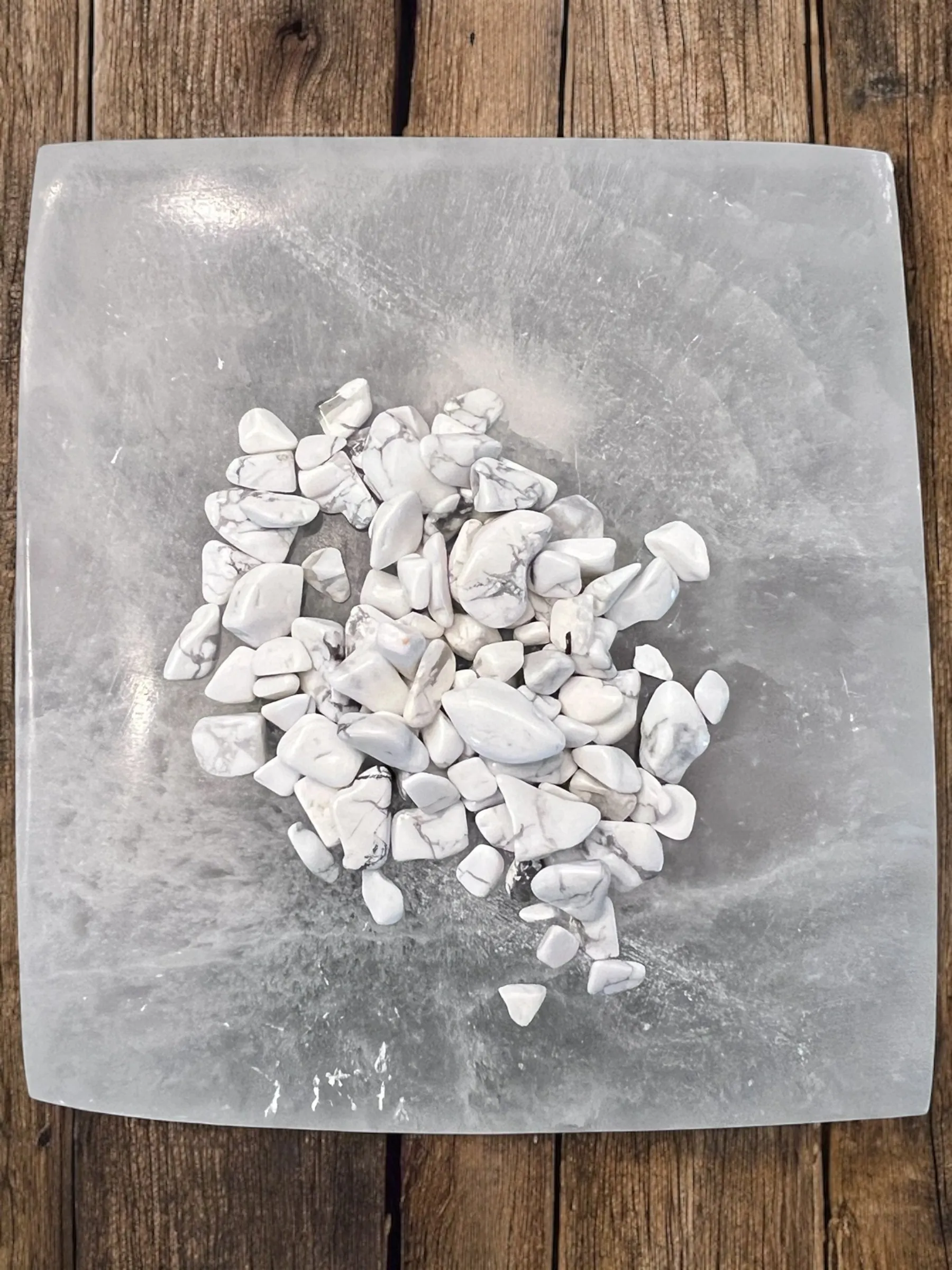 Howlite Gemstone Chips