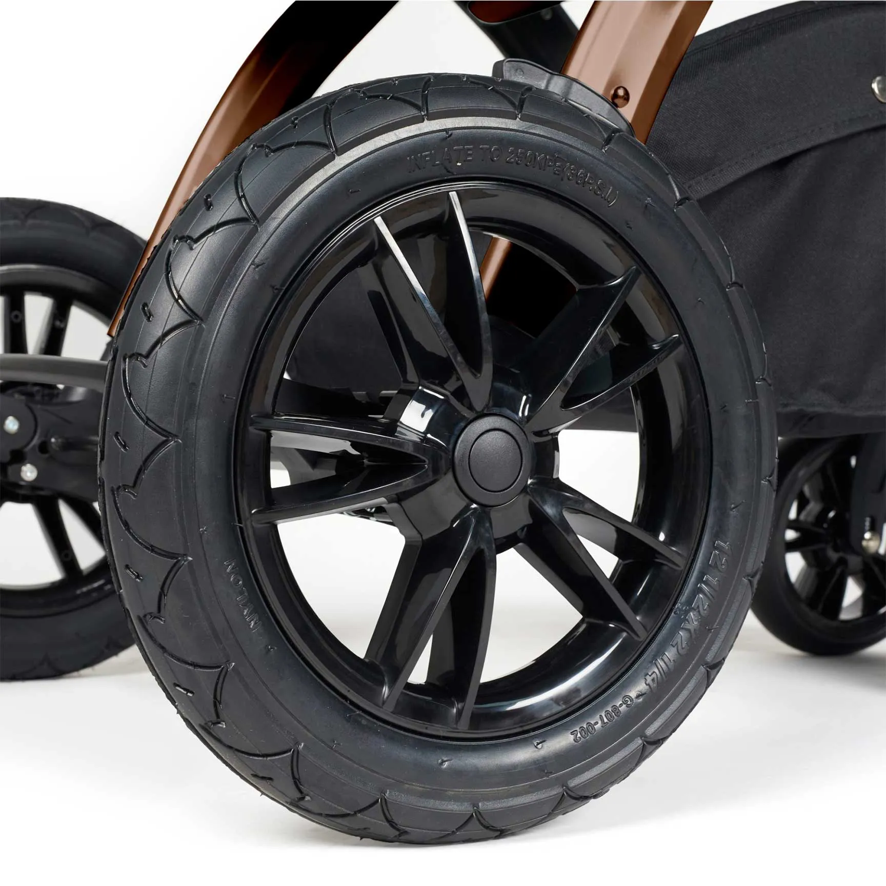 Ickle Bubba Stomp Luxe All-in-One Travel System with Isofix Base in Bronze/Midnight/Black
