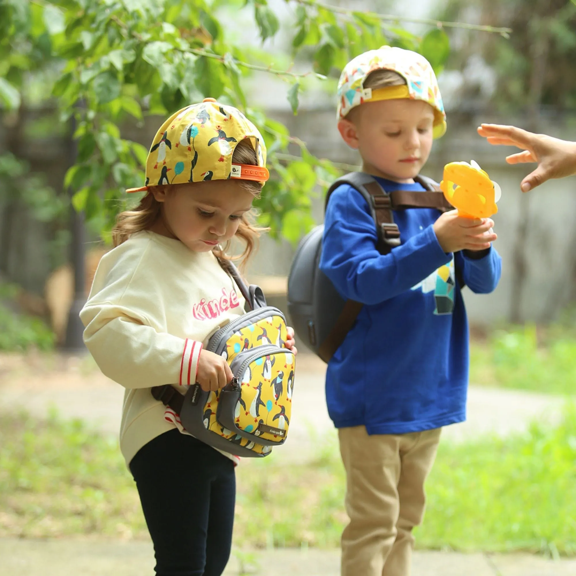 Kinderspel Insulated Sling Bag