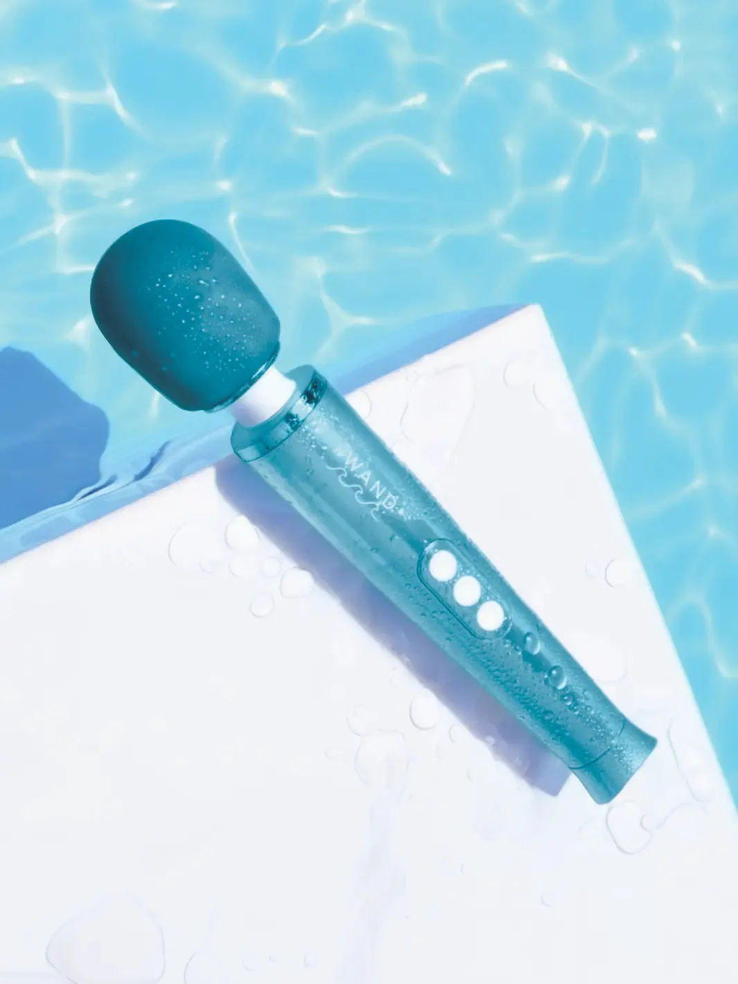 Le Wand Dive Submersible Rechargeable Personal Massager