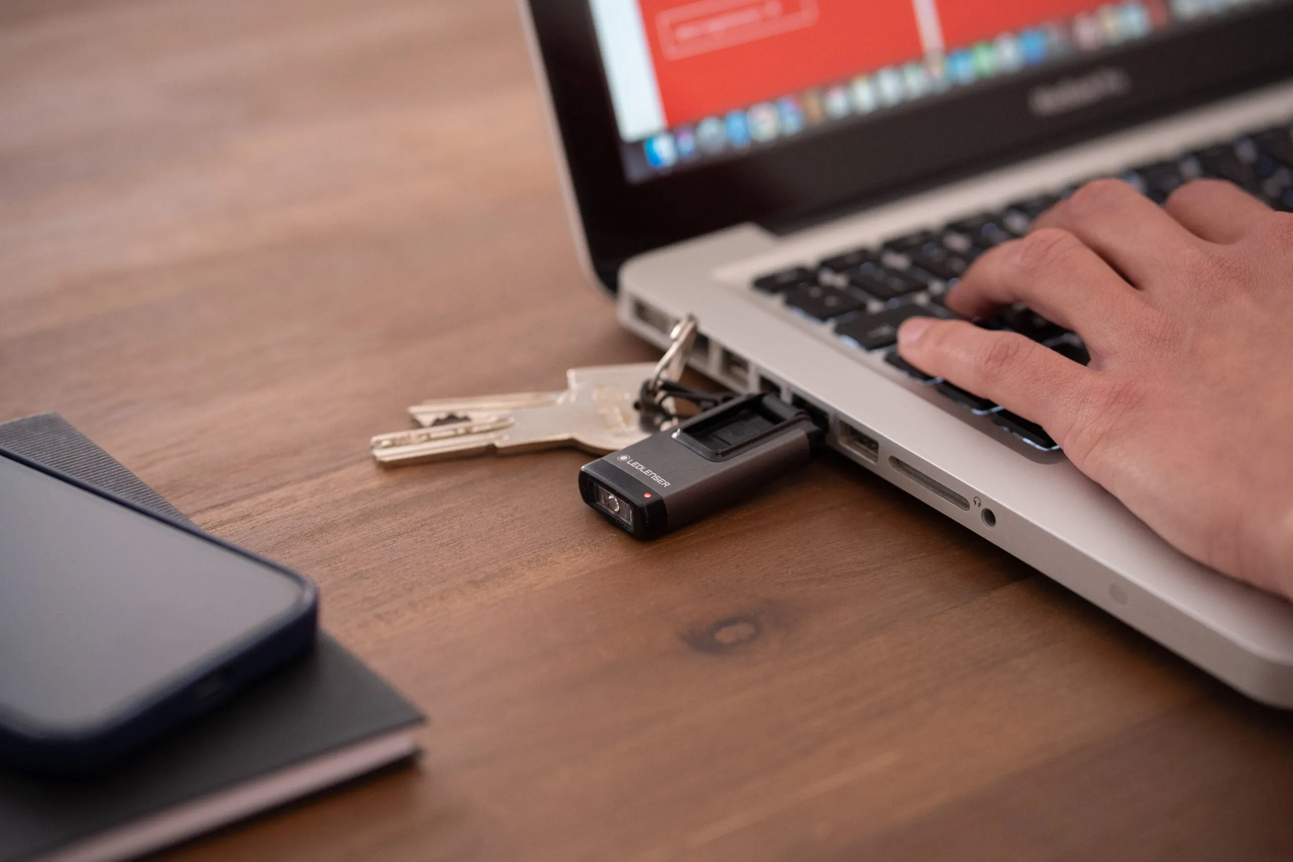 Ledlenser - K4R Gray USB Keychain Light - Q8OVL
