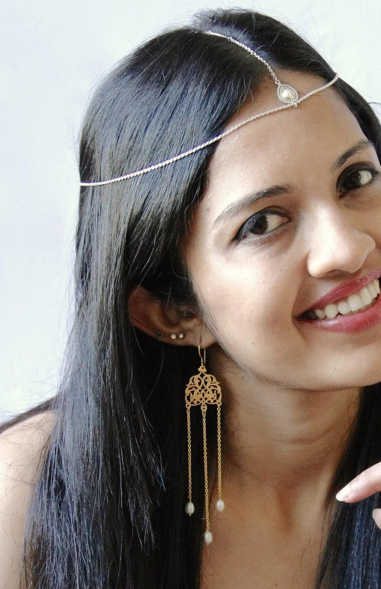 Long, pearl shoulder duster, gold-plated earrings