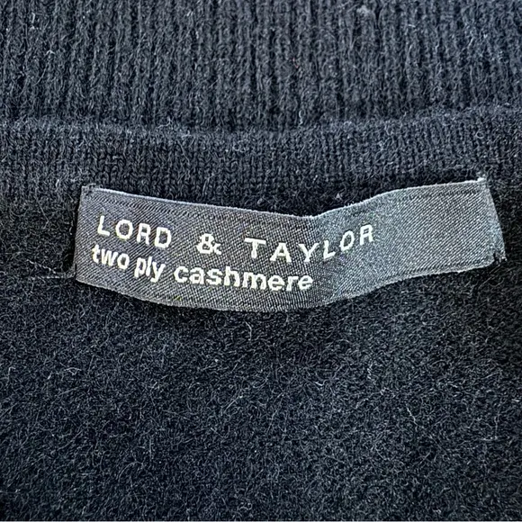 Lord &amp;‎ Taylor Cashmere Crewneck Black Vest. NWT. Small.