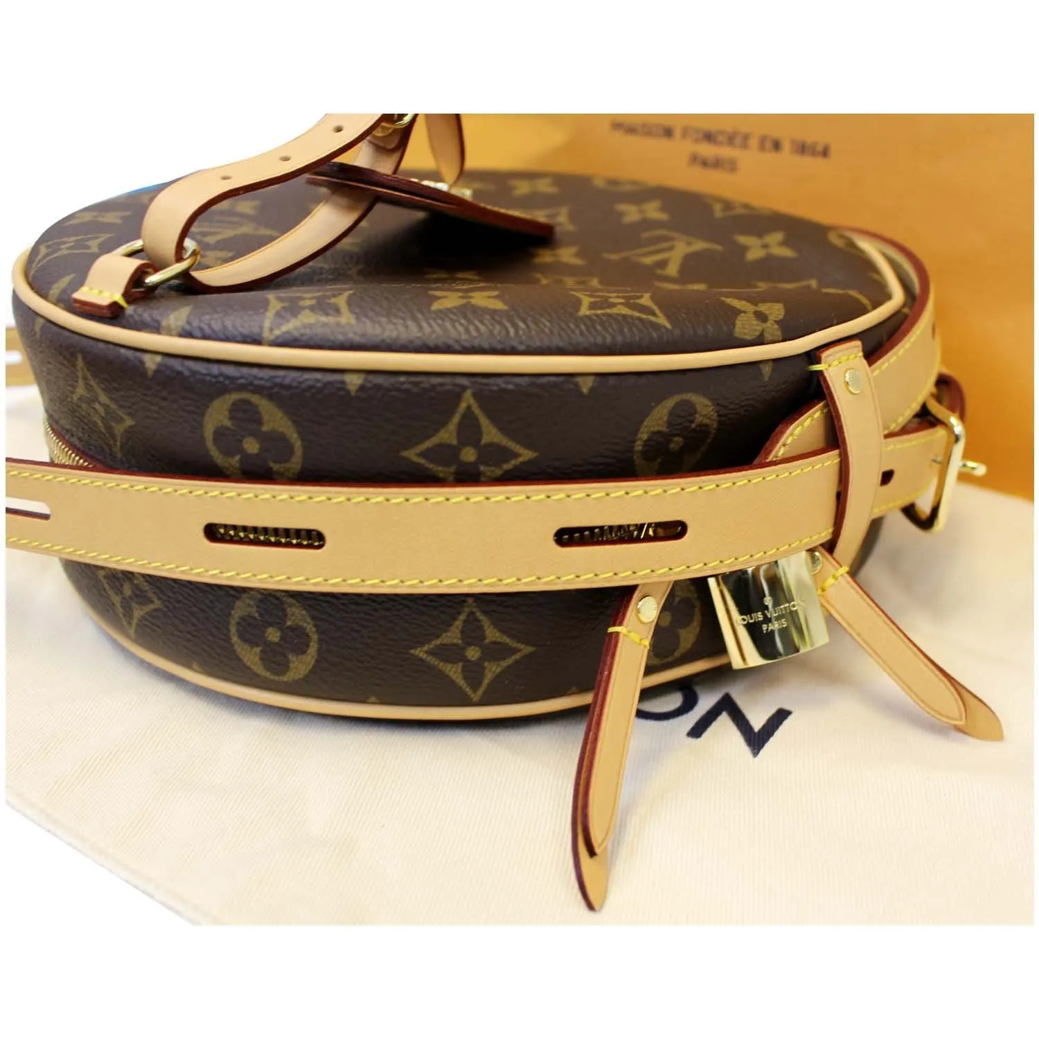 LOUIS VUITTON Boite Chapeau Souple Monogram Canvas Shoulder Bag