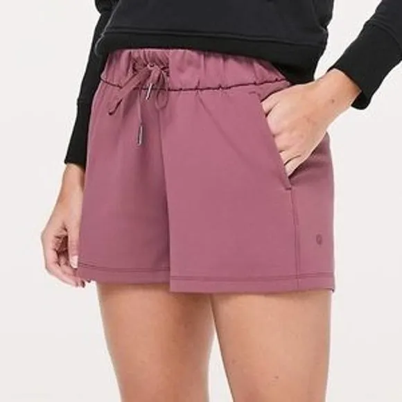Lululemon On The Fly Short 2.5&quot; Misty Merlot Sz 4 Luxtreme