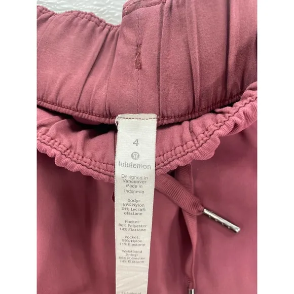Lululemon On The Fly Short 2.5&quot; Misty Merlot Sz 4 Luxtreme