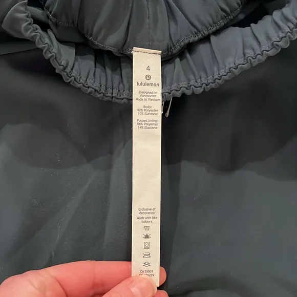 Lululemon On The Fly Skirt *21&quot; Size 4 NWT
