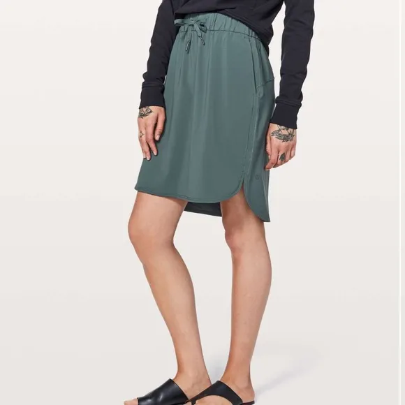 Lululemon On The Fly Skirt *21&quot; Size 4 NWT