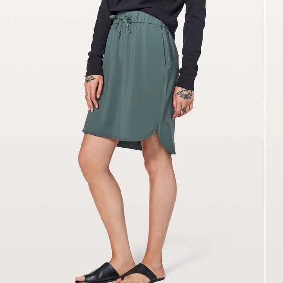 Lululemon On The Fly Skirt *21&quot; Size 4 NWT