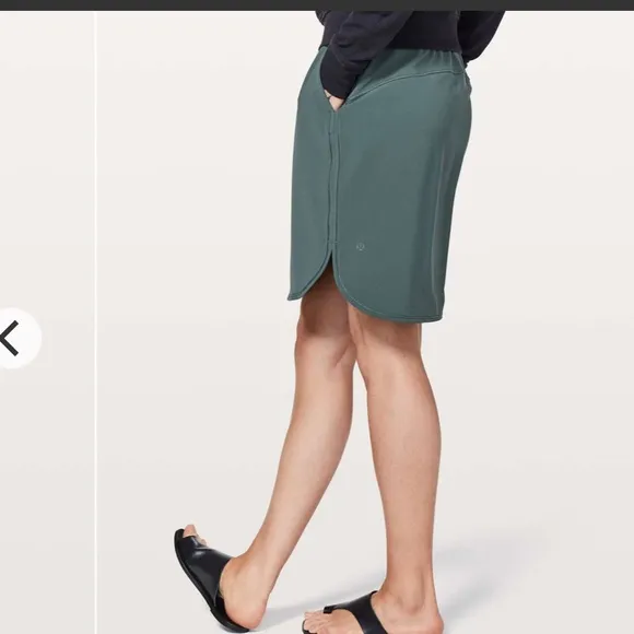 Lululemon On The Fly Skirt *21&quot; Size 4 NWT