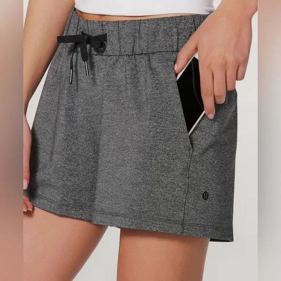 Lululemon On The Fly Short*2.5&quot; in Heathered Black