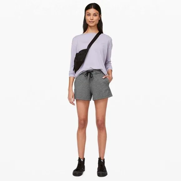 Lululemon On The Fly Short*2.5&quot; in Heathered Black