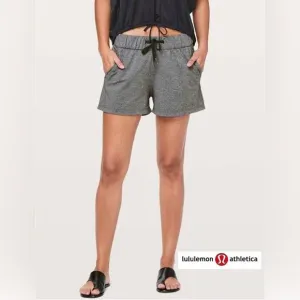 Lululemon On The Fly Short*2.5&quot; in Heathered Black