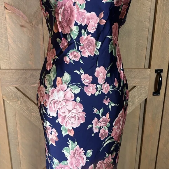 Lulu’s Stunning Blossom navy blue floral satin backless maxi dress Size Small